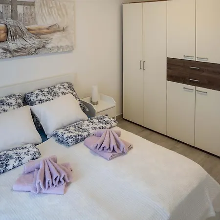 Montona Apartment *