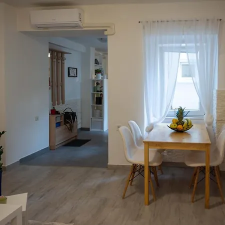 Montona Apartment